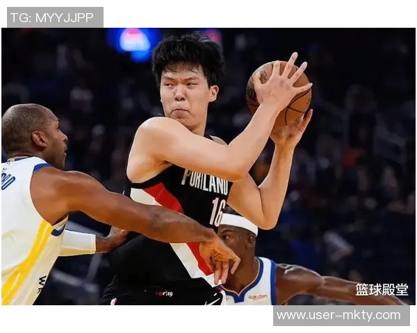 杨瀚森G联盟比赛三分球失误尴尬投篮竟然击中篮板侧沿引发笑声 杨瀚森G联盟比赛三分球失误尴尬投篮竟然击中篮板侧沿引发笑声